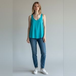 NWT Denver Hayes Relaxed Scoop Neck Tank Top